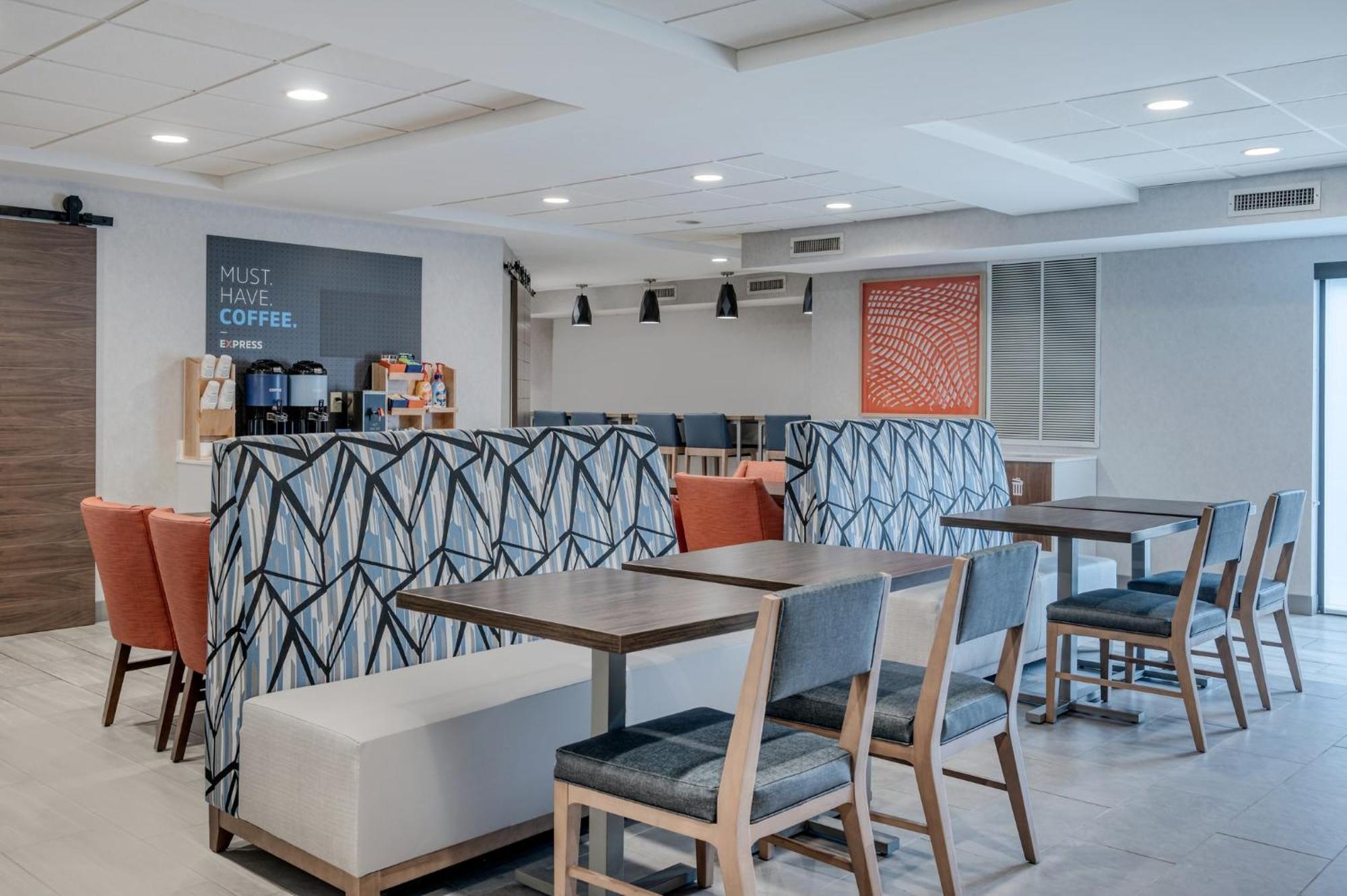 Holiday Inn Express & Suites Wadsworth By Ihg Eksteriør billede